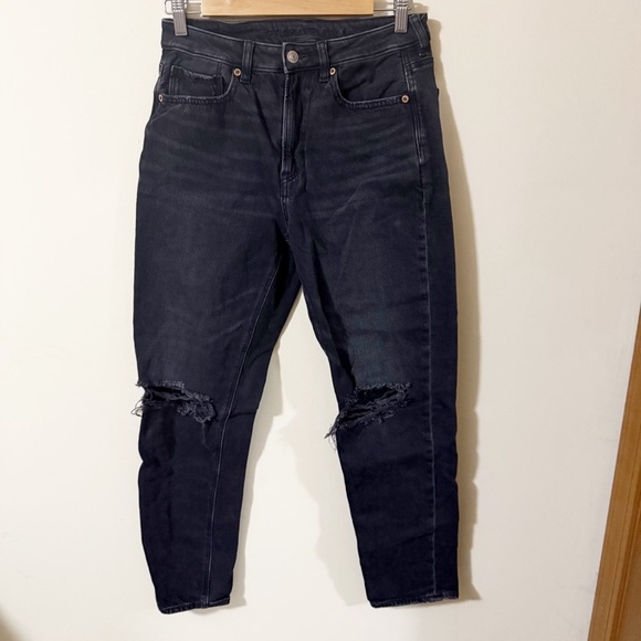 American Eagle Outfitters Denim - American Eagle Black Mom Jeans Distressed Size 6 Regular Denim